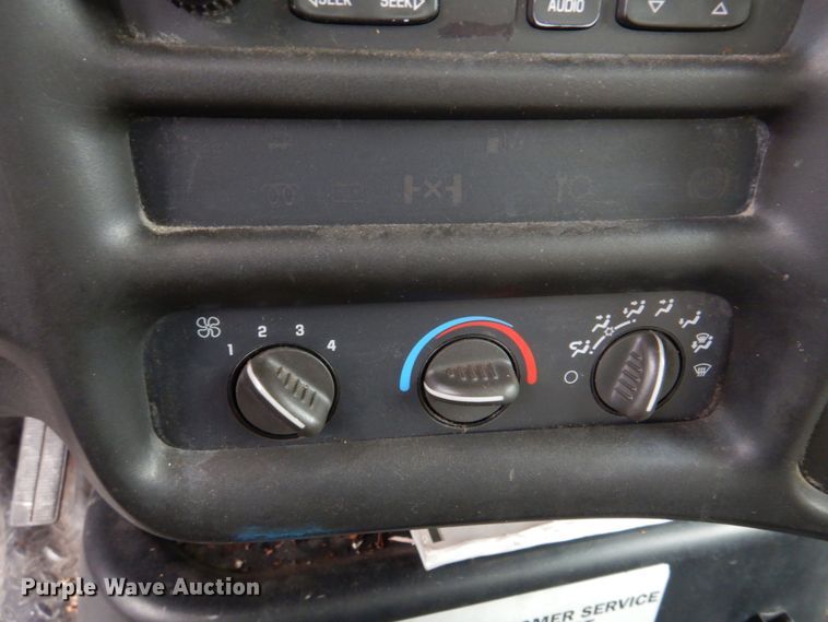 image for item DH8163 2005 Chevrolet C6500  box truck