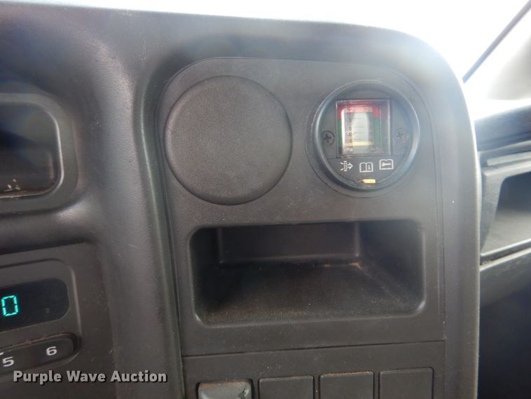 image for item DH8163 2005 Chevrolet C6500  box truck