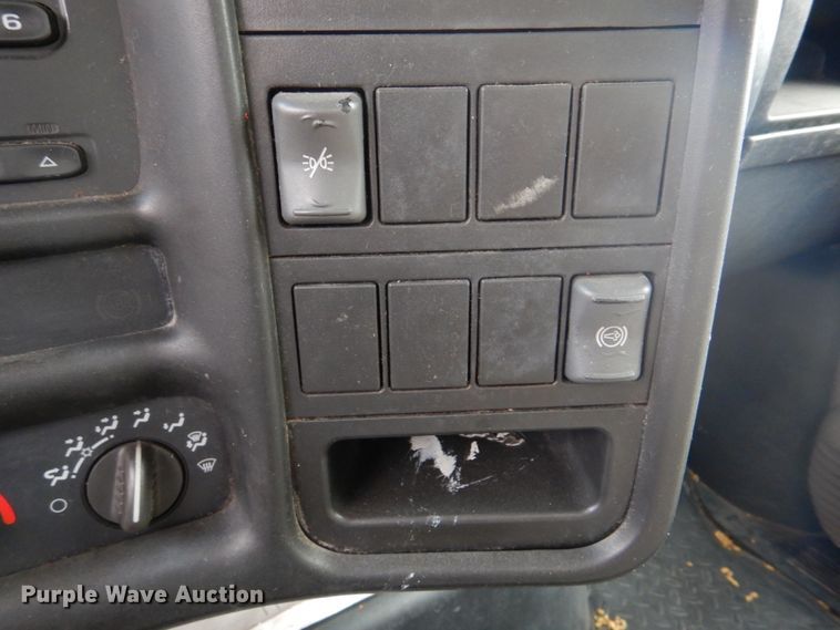 image for item DH8163 2005 Chevrolet C6500  box truck