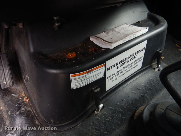 image for item DH8163 2005 Chevrolet C6500  box truck