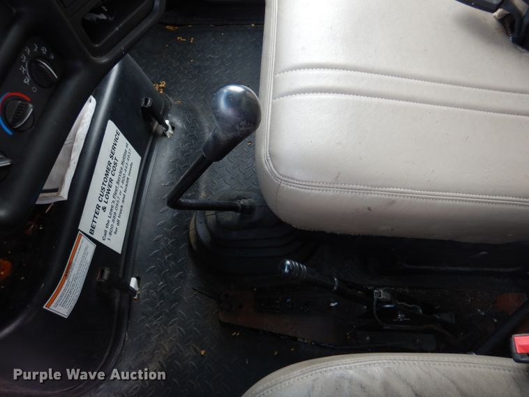 image for item DH8163 2005 Chevrolet C6500  box truck