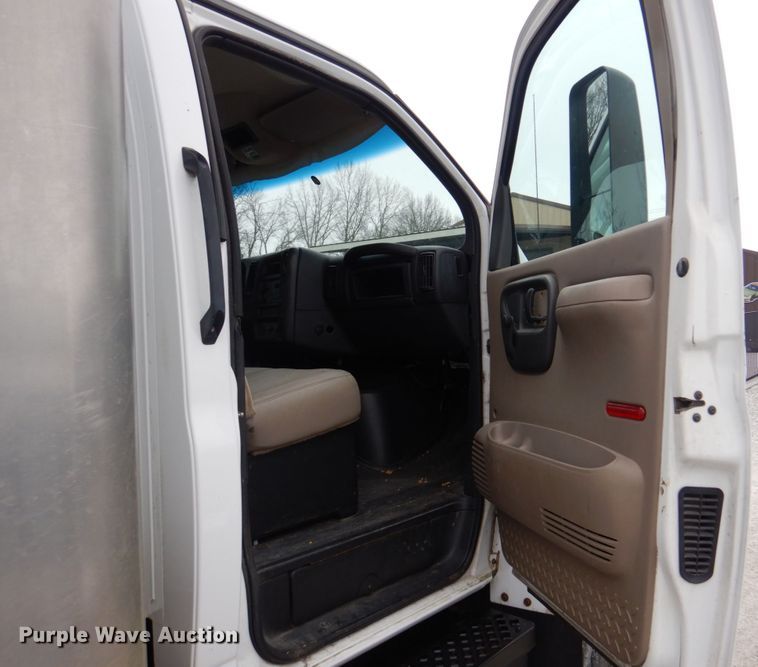 image for item DH8163 2005 Chevrolet C6500  box truck