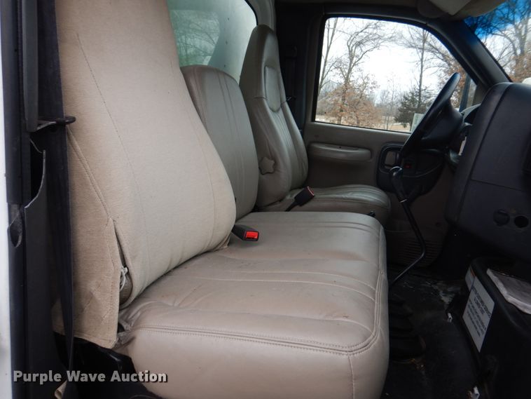 image for item DH8163 2005 Chevrolet C6500  box truck