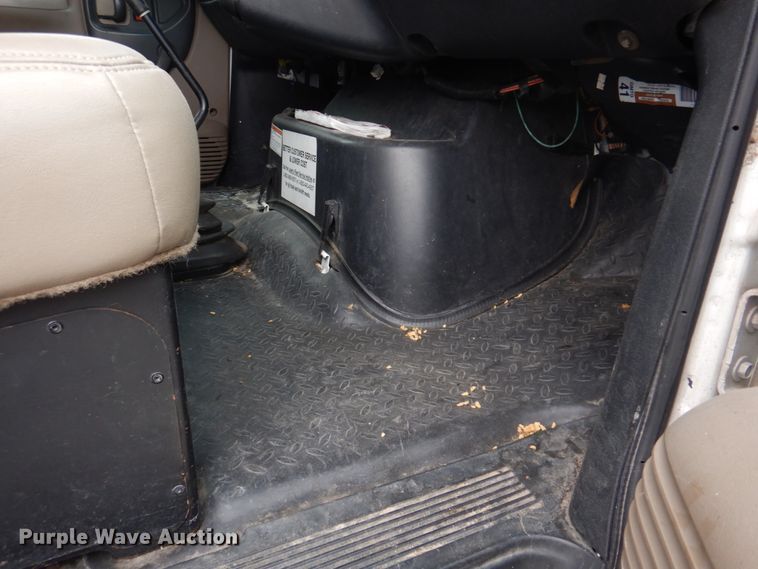 image for item DH8163 2005 Chevrolet C6500  box truck