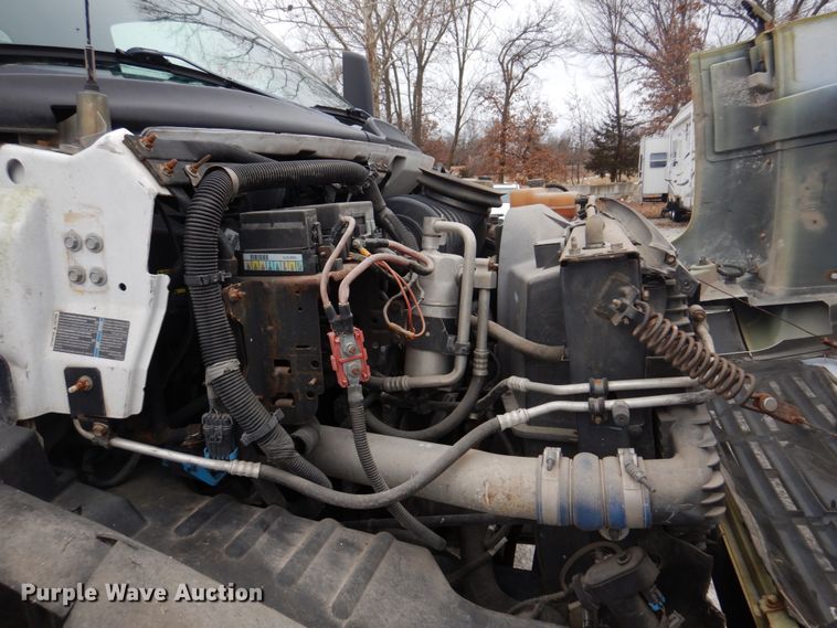 image for item DH8163 2005 Chevrolet C6500  box truck