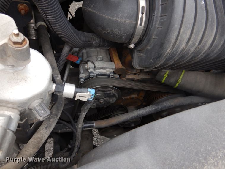 image for item DH8163 2005 Chevrolet C6500  box truck