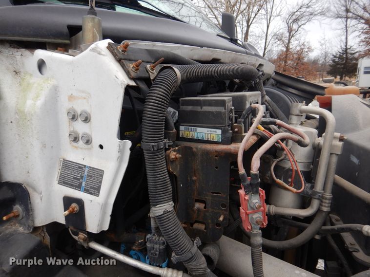 image for item DH8163 2005 Chevrolet C6500  box truck