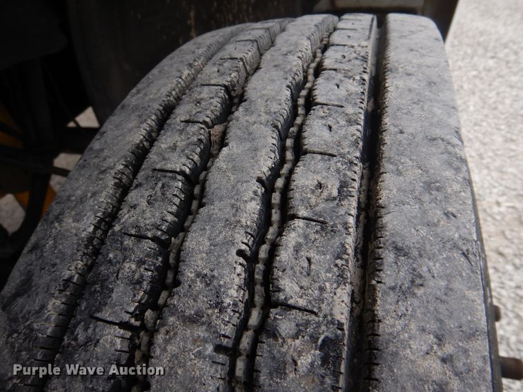 image for item DH8163 2005 Chevrolet C6500  box truck