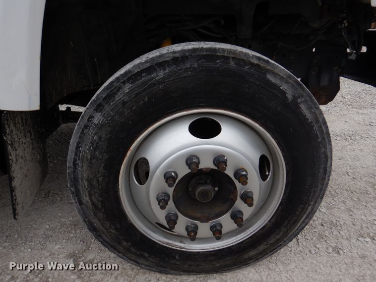 image for item DH8163 2005 Chevrolet C6500  box truck