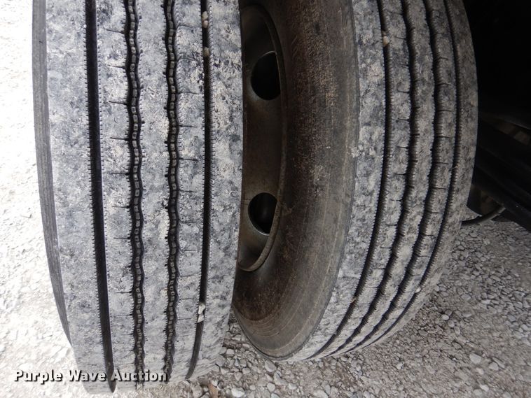 image for item DH8163 2005 Chevrolet C6500  box truck