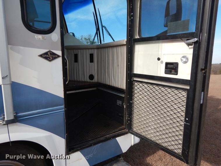 image for item DI8629 1998 Gulf Stream Spartan  RV