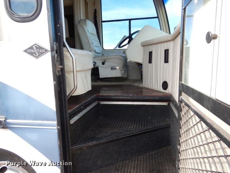 image for item DI8629 1998 Gulf Stream Spartan  RV