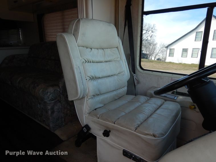 image for item DI8629 1998 Gulf Stream Spartan  RV