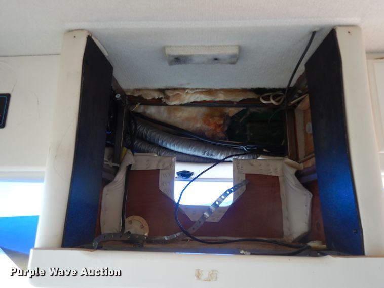 image for item DI8629 1998 Gulf Stream Spartan  RV