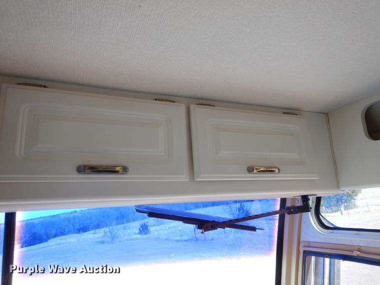 image for item DI8629 1998 Gulf Stream Spartan  RV