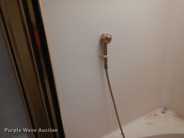 image for item DI8629 1998 Gulf Stream Spartan  RV