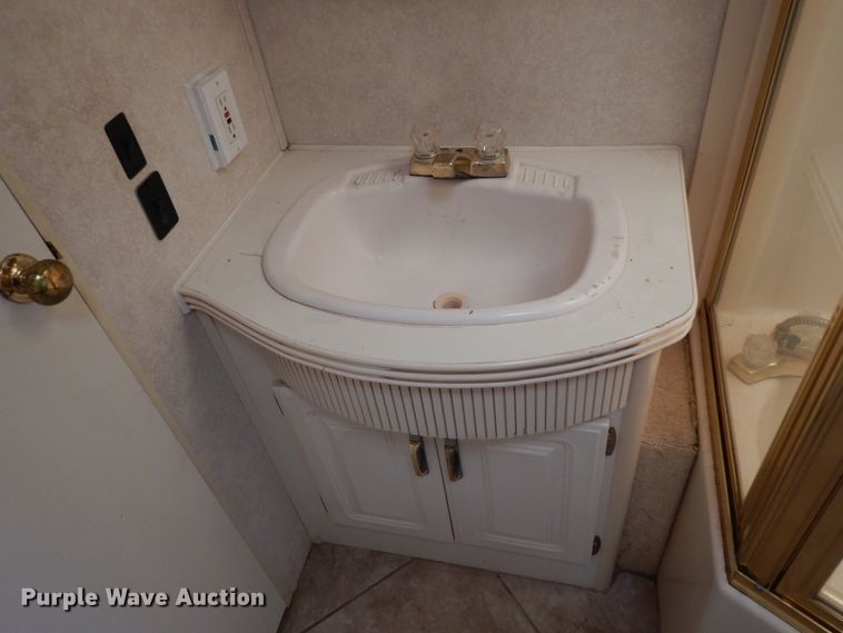 image for item DI8629 1998 Gulf Stream Spartan  RV