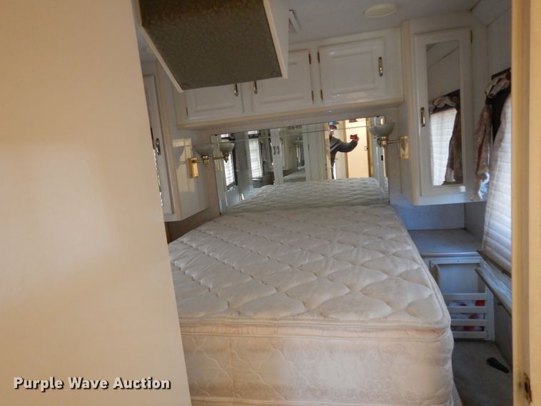 image for item DI8629 1998 Gulf Stream Spartan  RV