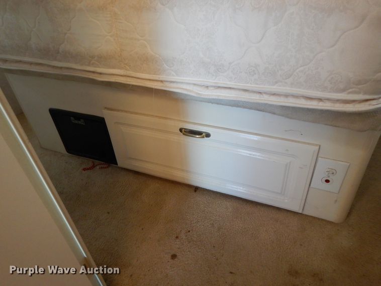 image for item DI8629 1998 Gulf Stream Spartan  RV