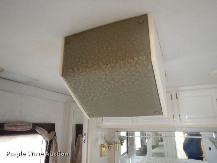 image for item DI8629 1998 Gulf Stream Spartan  RV