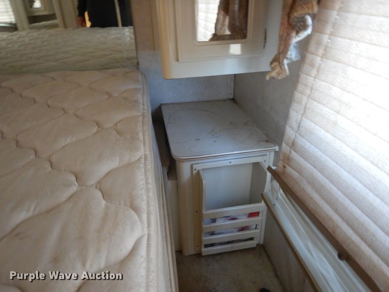 image for item DI8629 1998 Gulf Stream Spartan  RV