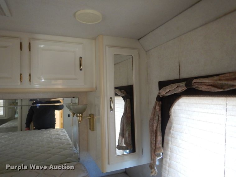 image for item DI8629 1998 Gulf Stream Spartan  RV