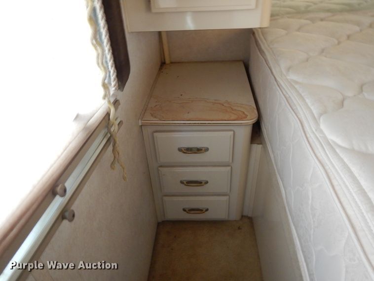 image for item DI8629 1998 Gulf Stream Spartan  RV