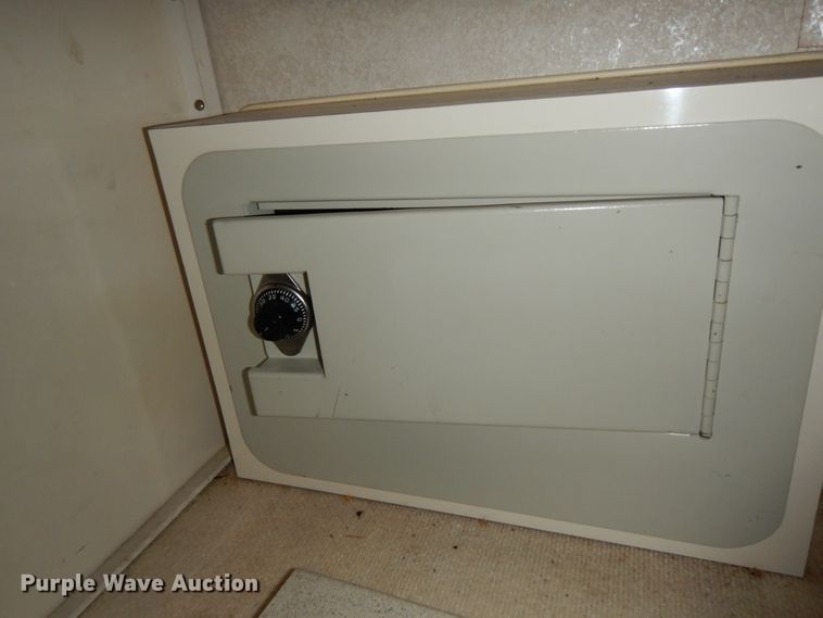 image for item DI8629 1998 Gulf Stream Spartan  RV