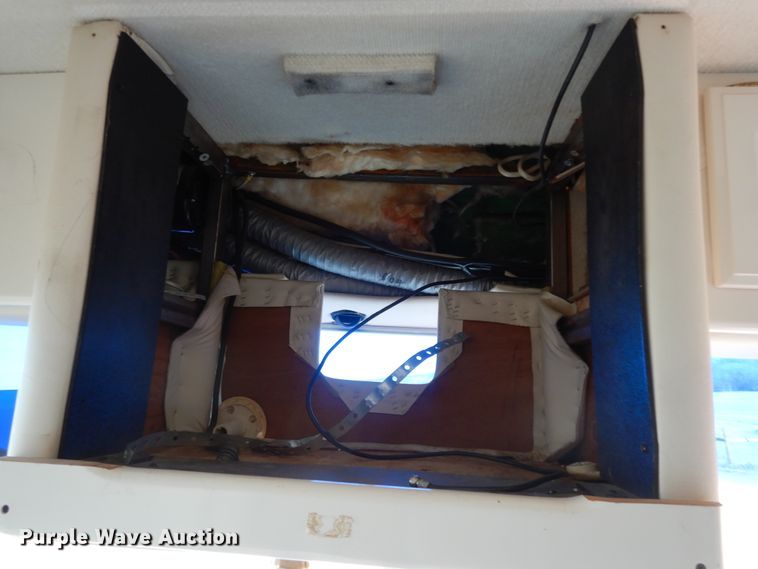 image for item DI8629 1998 Gulf Stream Spartan  RV