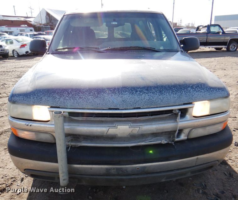 image for item DK8719 2001 Chevrolet Suburban LS  SUV