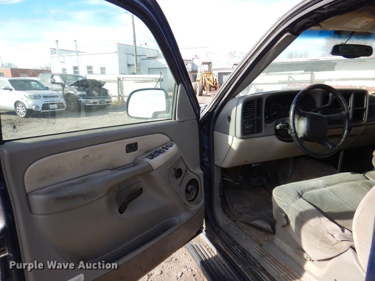 image for item DK8719 2001 Chevrolet Suburban LS  SUV