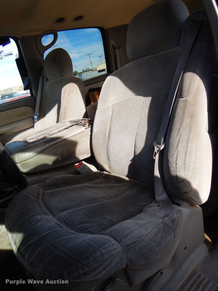 image for item DK8719 2001 Chevrolet Suburban LS  SUV