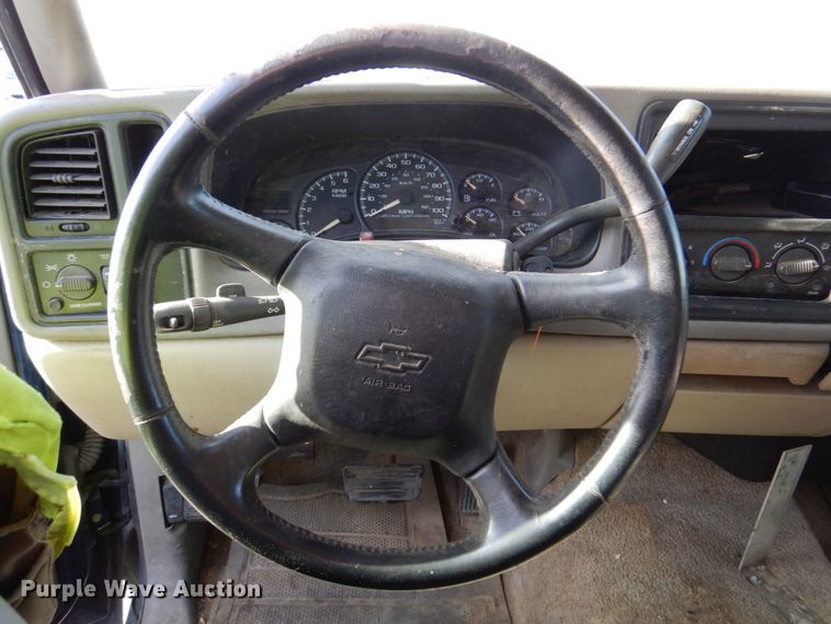 image for item DK8719 2001 Chevrolet Suburban LS  SUV