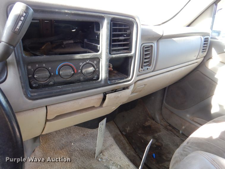 image for item DK8719 2001 Chevrolet Suburban LS  SUV