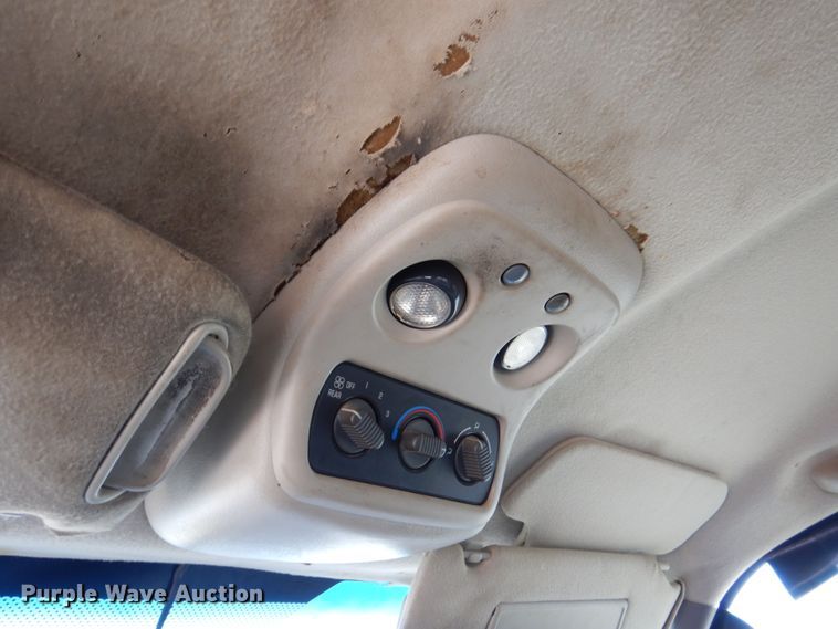 image for item DK8719 2001 Chevrolet Suburban LS  SUV