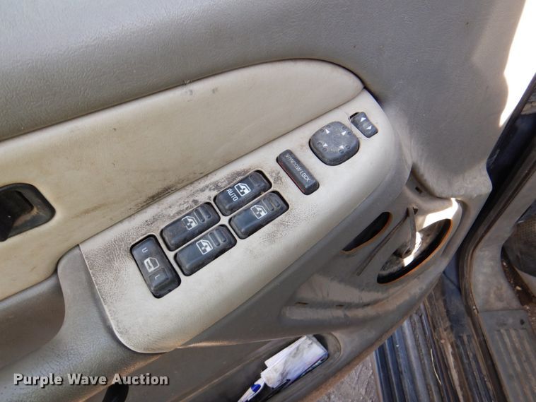 image for item DK8719 2001 Chevrolet Suburban LS  SUV