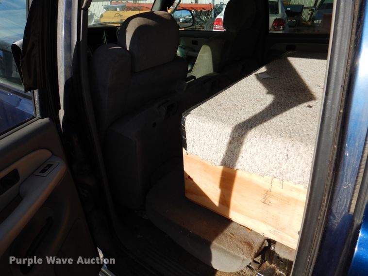 image for item DK8719 2001 Chevrolet Suburban LS  SUV