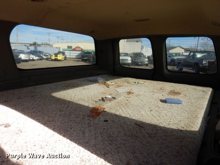 image for item DK8719 2001 Chevrolet Suburban LS  SUV