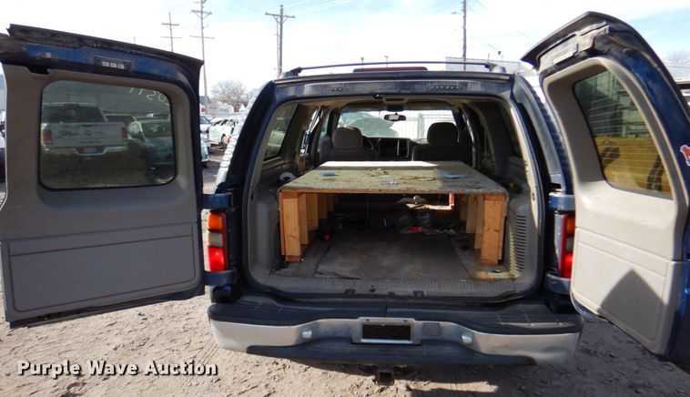 image for item DK8719 2001 Chevrolet Suburban LS  SUV