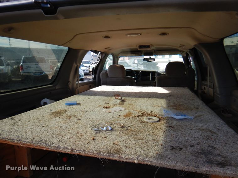 image for item DK8719 2001 Chevrolet Suburban LS  SUV