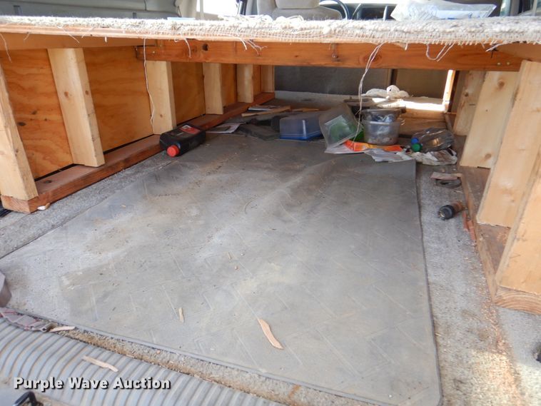 image for item DK8719 2001 Chevrolet Suburban LS  SUV