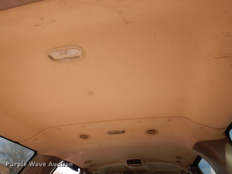 image for item DK8719 2001 Chevrolet Suburban LS  SUV