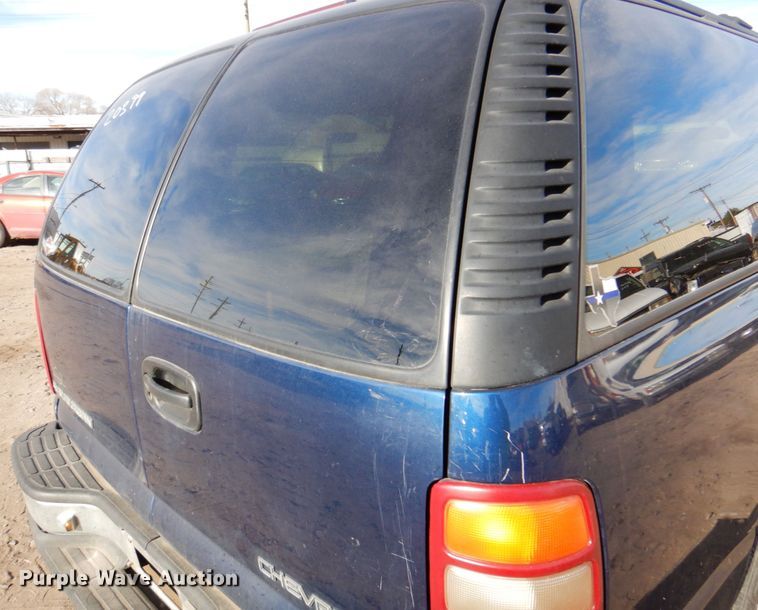 image for item DK8719 2001 Chevrolet Suburban LS  SUV