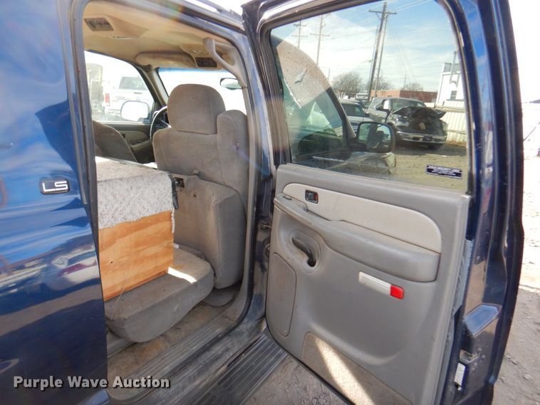 image for item DK8719 2001 Chevrolet Suburban LS  SUV