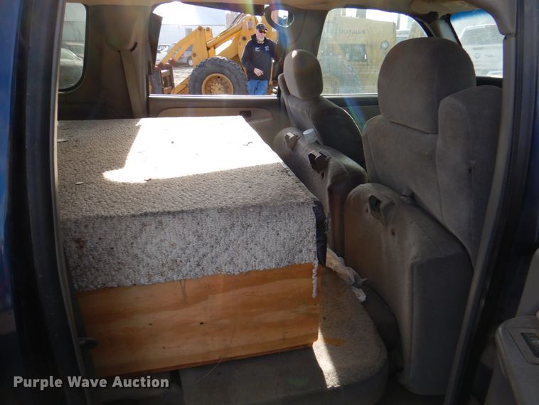 image for item DK8719 2001 Chevrolet Suburban LS  SUV