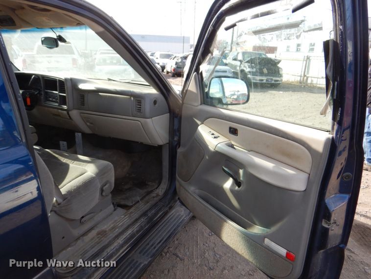 image for item DK8719 2001 Chevrolet Suburban LS  SUV