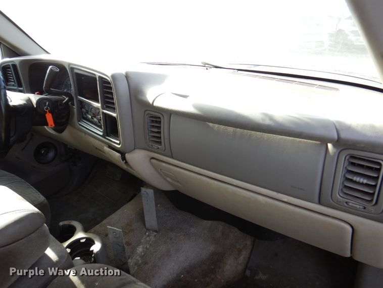 image for item DK8719 2001 Chevrolet Suburban LS  SUV