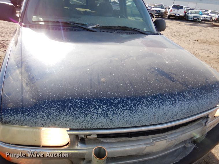 image for item DK8719 2001 Chevrolet Suburban LS  SUV