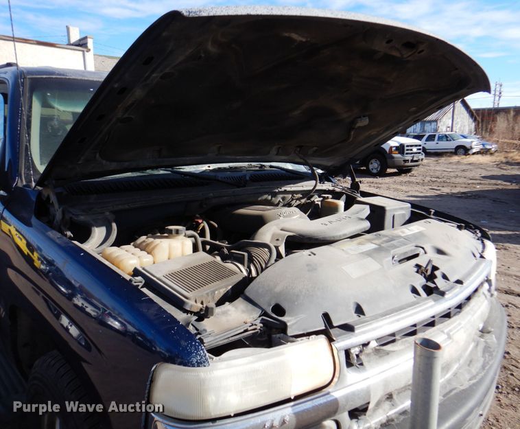 image for item DK8719 2001 Chevrolet Suburban LS  SUV