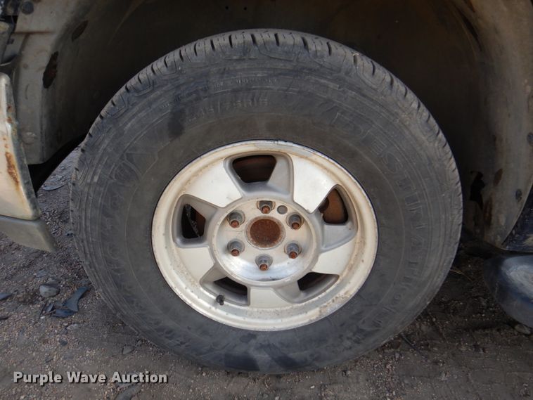 image for item DK8719 2001 Chevrolet Suburban LS  SUV